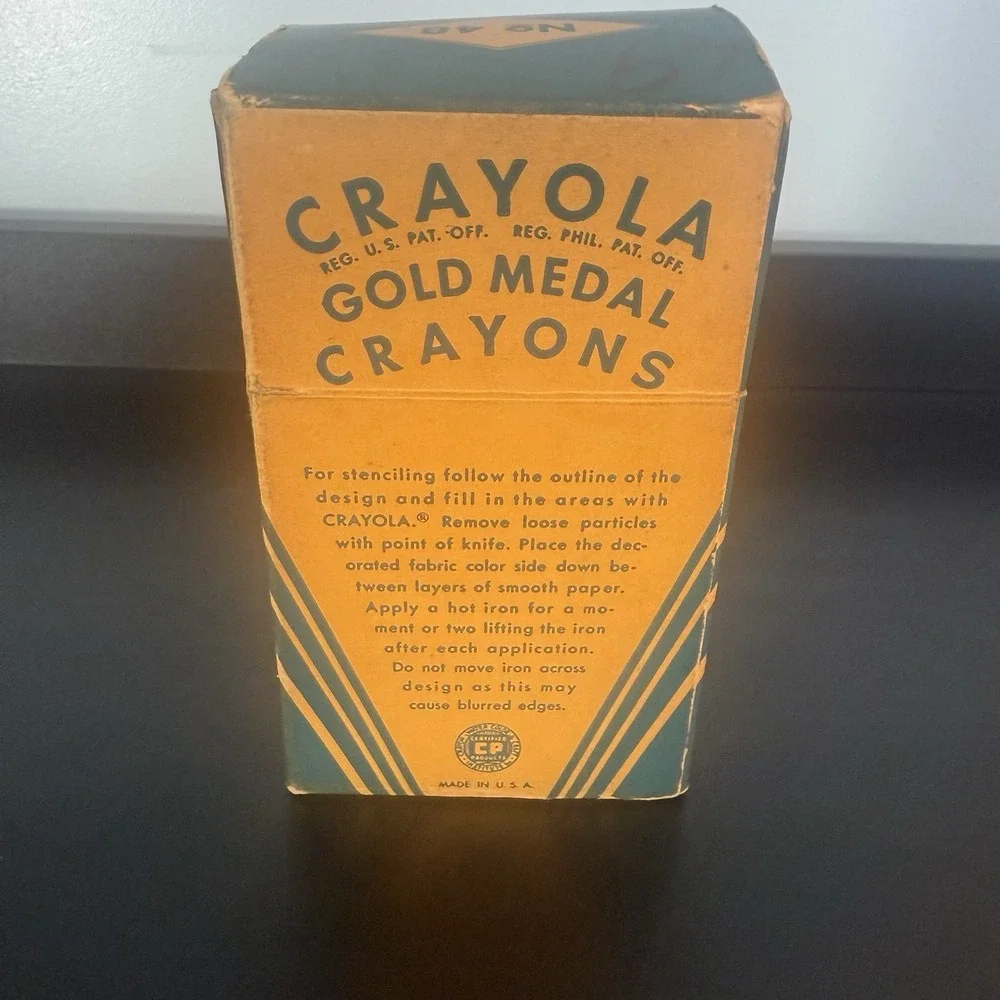 CRAYOLA‎ CRAYONS NO 48 RUBENS BINNEY & SMITH CO Box & Crayons